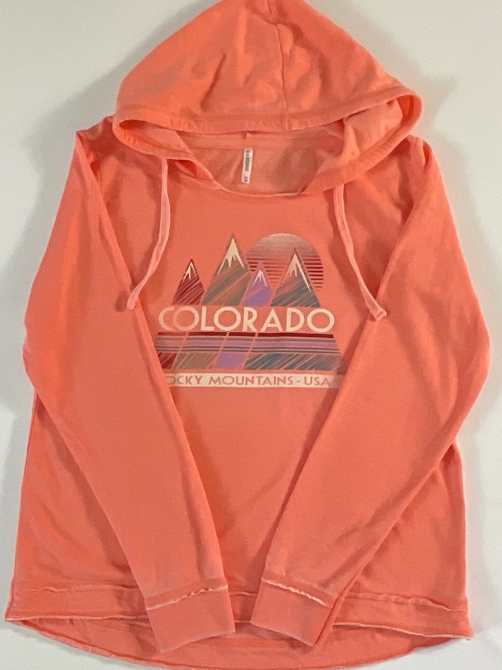 U.S. Apparel Colorado Rocky Mountains Graphic Hoodie Tee—Size Medium